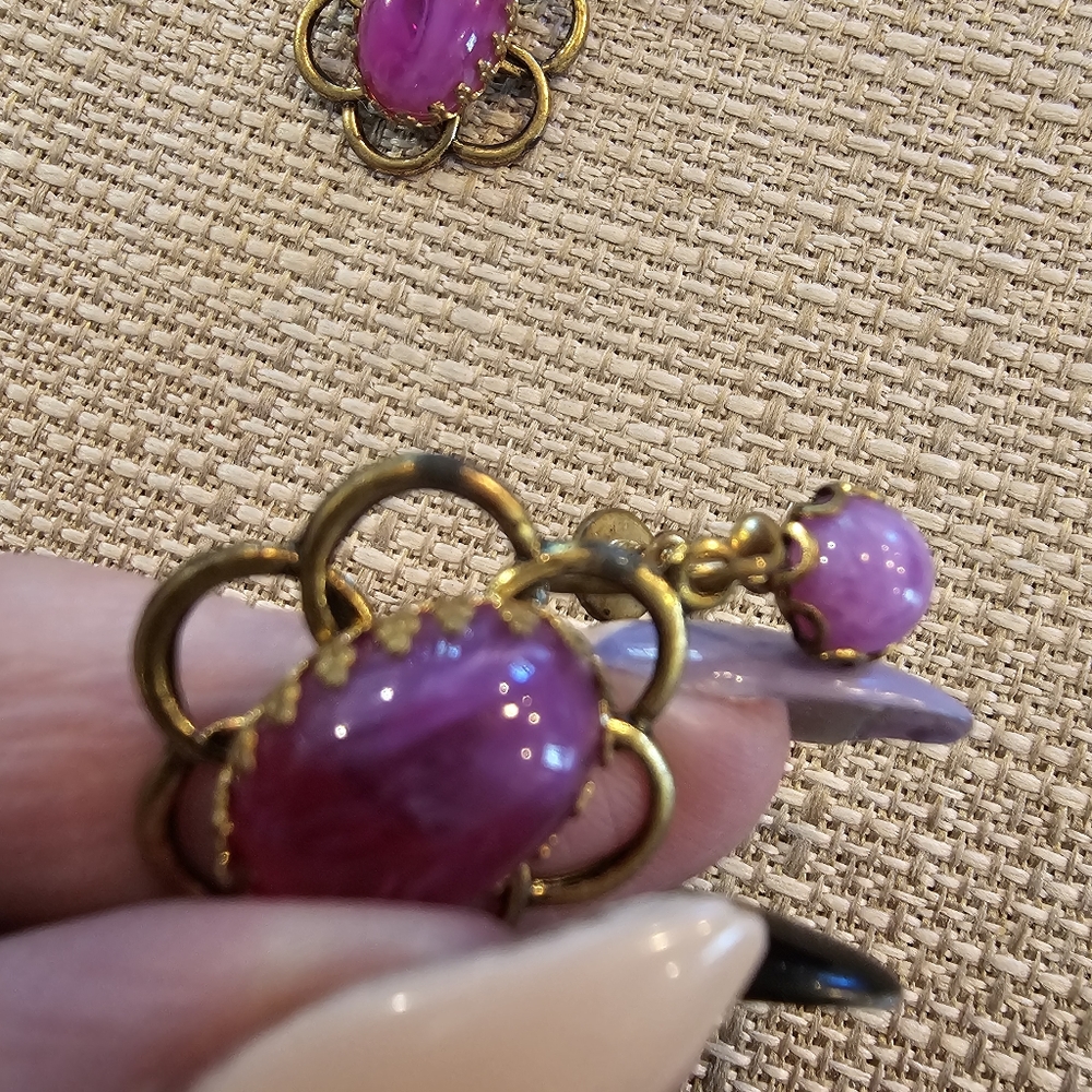 Vintage marbled purple flower dangle screwback earrings - Picture 9 of 9